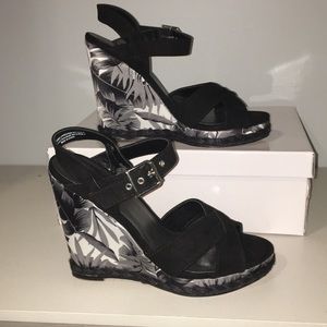 Black floral Wedge heels